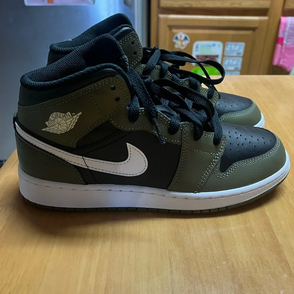 NEW Air Jordan 1 Mid- Kids Black and Olive Sneaker. Size 6Y. IN BOX, never worn - Picture 1 of 10
